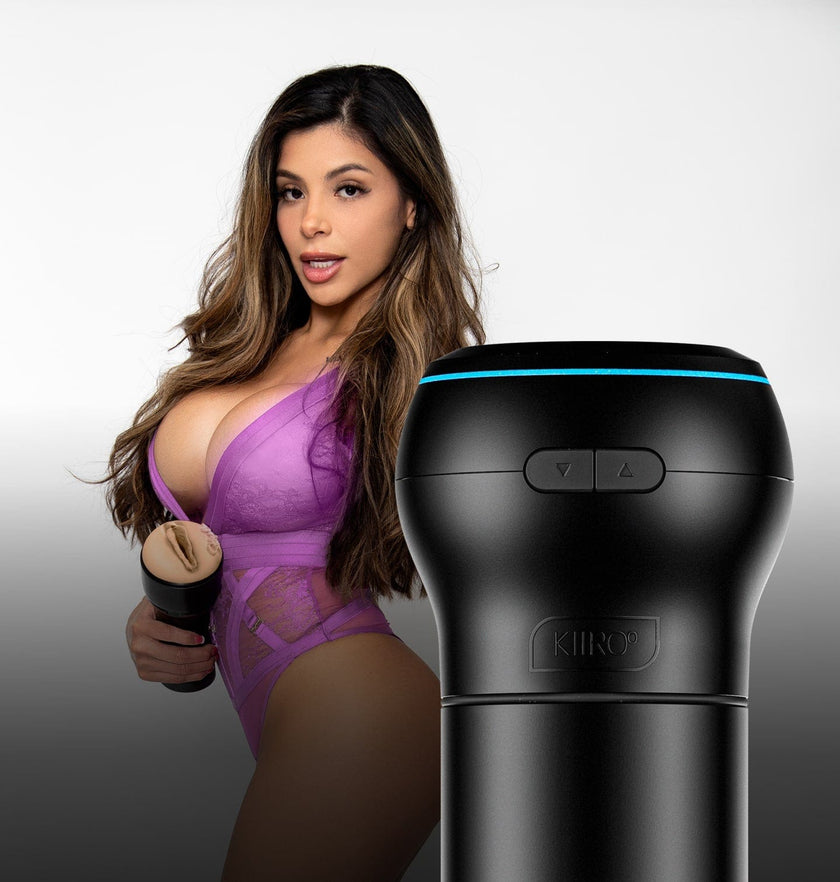 KIIROO-skyler holds feel skyler stroker and powerblow