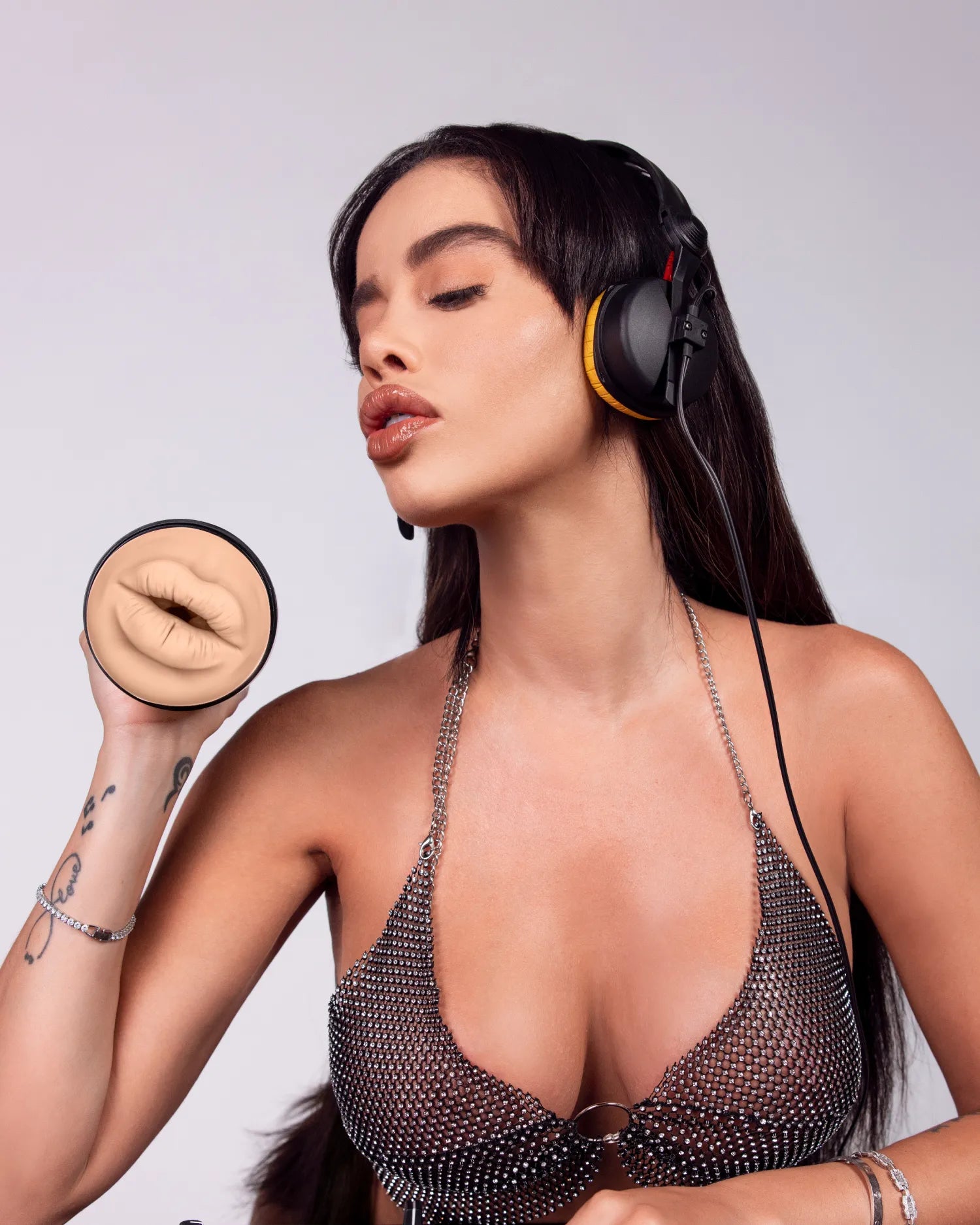 ビクトリア・ジューン・マウス - ストローカー