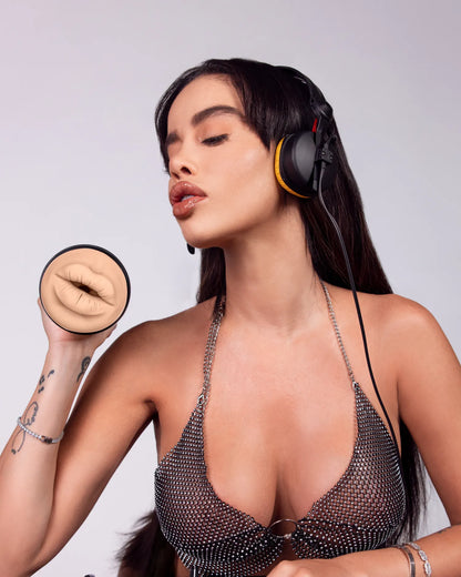 ビクトリア・ジューン・マウス - ストローカー